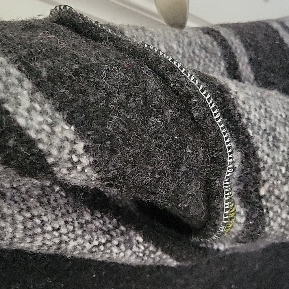 Striped Black and White Men’s Mexican Blanket Hoodie Size XL Made In Mexico - Picture 5 of 5